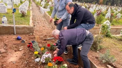 Kahramanmaraş Şeyh Adil Mezarlığı'nda hüzünlü ziyaret: Okul saldırısı kurbanı Kerem Erdem Güngör dualarla anıldı