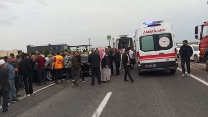 Şanlıurfa'da iki otomobil birbirine girdi