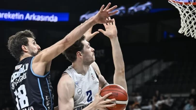 Play-off serisinde ilk raund Efes'in