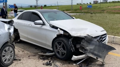 İki otomobilin çarpıştığı kazada acı bilanço