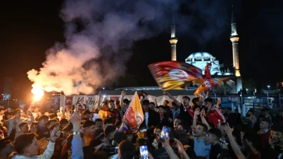 Türkiye sarı-kırmızıya boyandı: Galatasaray'ın şampiyonluğu ülkenin dört bir yanında coşkuyla kutlanıyor