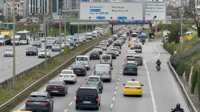 İstanbul'da haftanın ilk günü trafik felç! Anadolu Yakası kilitlendi, yoğunluk %80'e ulaştı!