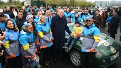 Beştepe'de ralli heyecanı! Erdoğan, İpek Yolu Rallisi sporcularını uğurladı