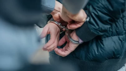 İzmir merkezli operasyonda büyük darbe: Örgütün elebaşı ve 17 şüpheli yakalandı