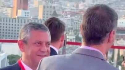 Hayran gibi bakmak işe yaramadı. Meğer o isim CHP Genel Başkanı Özgür Özel'e randevu dahi vermemiş...