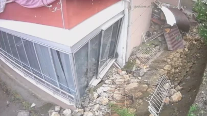 Amasya'da korkutan çöküş: Sağanak sonrası istinat duvarı yerle bir oldu!