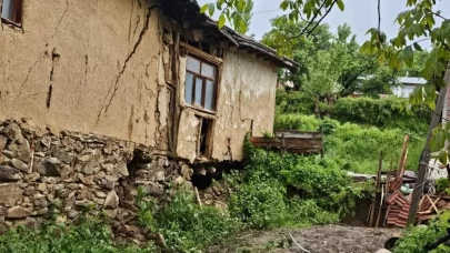 Heyelan sonrası 2 ev tahliye edildi