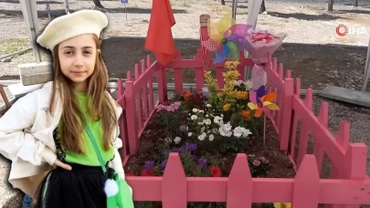 Okul saldırısında hayatını kaybeden Almina’nın mezarı pembeye boyandı