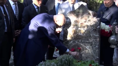 MHP Lideri Devlet Bahçeli, Merhum Türkeş’in kabrini ziyaret etti