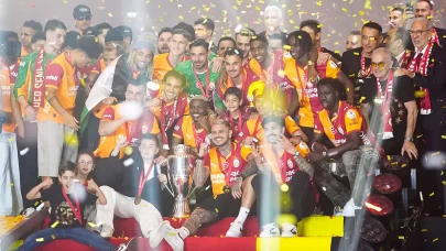Şampiyon Galatasaray kupasına kavuştu! Kutlamada büyük şölen