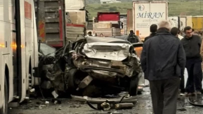 TAG Otoyolu’nda can pazarı: 13 araç birbirine girdi