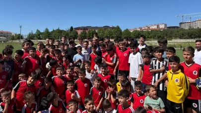 Cengiz Ünder'e memleketinde genç sporcularla buluştu