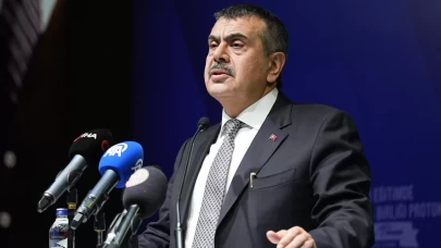 Bakan Tekin'den Özgür Özel'e sert tepki: '3-5 tane partiliyi, yol arkadaşını ikna edemiyor'