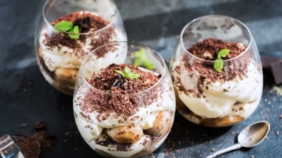 Mascarponeli ve espresso özlü tiramisu
