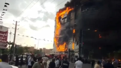 İran’da AVM’de yangın faciası!