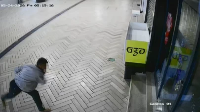 Dükkanların camlarını taşlayıp 'Polisi arayın beni yakalasın' dedi!