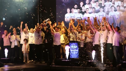 52 Orduspor FK, 2. Lig’e yükselişini taraftarıyla kutladı