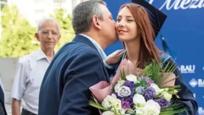 İpek Özel kimdir? Özgür Özel'in kızı İpek Özel kaç yaşında ve ne iş yapıyor?