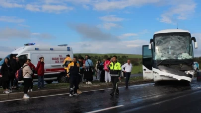 Aksaray-Nevşehir yolunda tur otobüsü kaza yaptı