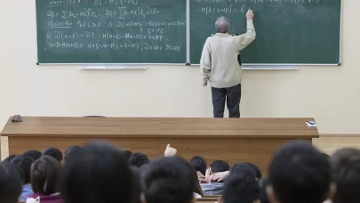 Paralar çöpe mi gitti, burslar siliniyor mu? Vakıf üniversitesi kapanırsa öğrenci parasını geri alabilir mi?