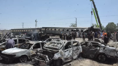Pakistan kabusu yaşadı! Tren hattına bombalı saldırı: Çok sayıda yaralı var!