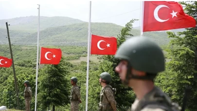 PKK'lı teröristler tarafından şehit edilen 33 asker törenle anıldı