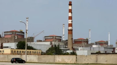 Zaporijya'da nükleer tehlike: İHA saldırısı santral duvarını deldi!
