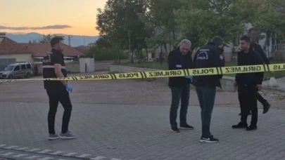 Sanal medya tartışması çocuk parkında kanlı bitti: Buluşup birbirlerine girdiler