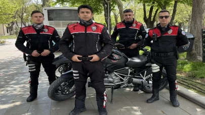 Araba sürerken boğazına erik kaçan sürücüyü polis kurtardı!
