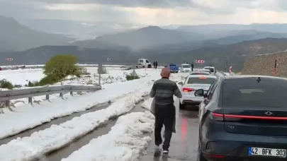 Dolu yağışı yaşamı olumsuz etkiledi! Her yer bembeyaz oldu