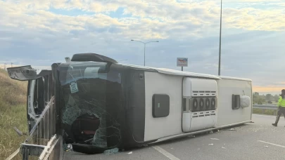 Balıkesir’de yolcu otobüsü devrildi