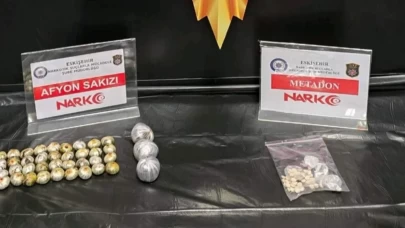 Midesinden adeta yasaklı madde fabrikası çıktı: Eskişehir yolunda yakayı ele verdi