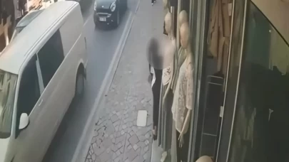 Cansız mankeni soyup kıyafetlerini giydi