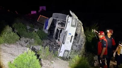 Balıkesir'de kamyon devrildi