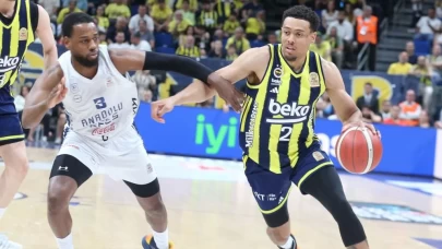 Fenerbahçe 18 farktan döndü, seride avantajı ele geçirdi