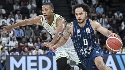Anadolu Efes evinde kazandı