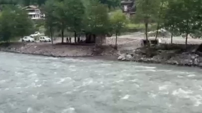 Kayıp gencin cansız bedenini çıkarmaya çalışırken facia yaşandı! AFAD botu akıntıya kapılınca 1 personel öldü, 3 personel kurtarıldı