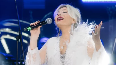 Emel Sayın konserlerini erteledi