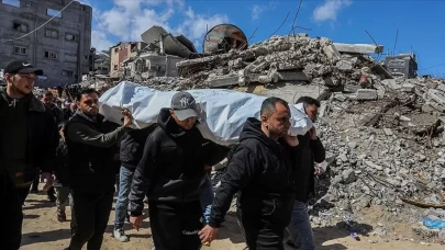 İsrail'den Gazze'de gece yarısı katliamı: Aynı aileden 5 kişi yaşamını yitirdi