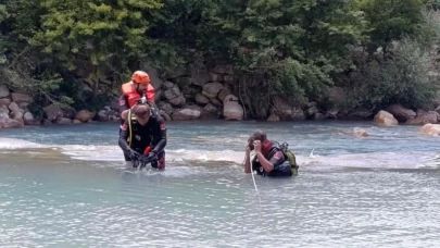 Serinlemek için girdiği çayda kayboldu