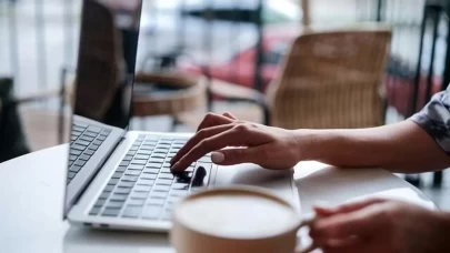 Kafelerde laptop ile çalışmak ücretli mi? Laptop ile çalışmak yasak mı?