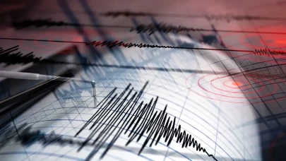 5,9 şiddetinde deprem paniği! Mecliste oturuma ara verildi