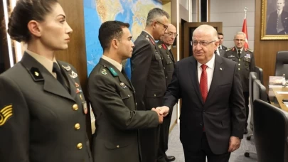 Yaşar Güler, Kara Kuvvetleri Komutanı Metin Tokel'i kabul etti