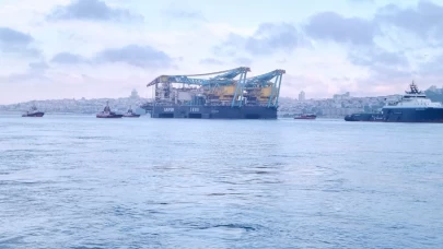 Dev gemi 'Saipem 7000' boğazdan geçiyor: İstanbul Boğazı gemi trafiğine kapatıldı!