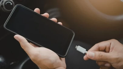 Akıllı Telefonu Gece Boyunca Şarjda Bırakmak Bataryayı Bozar mı?