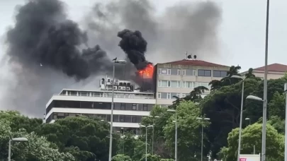 Beyoğlu'nda çatı katında korkutan yangın!