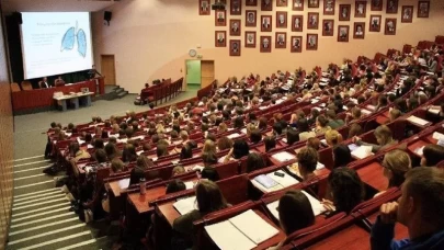 Yarın üniversiteler tatil mi? 12 Haziran Cuma üniversitelerde yoklama alınır mı?