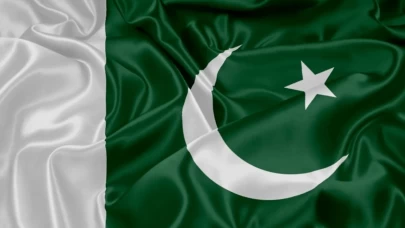 Pakistan'da karargaha silahlı saldırı!
