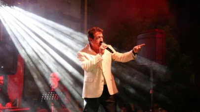 Yarım asırlık çınar memleketinde! Ahmet Selçuk İlkan 50. sanat yılını kutladı