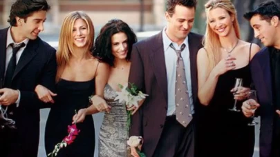 Friends İzle: Tüm zamanların en iyi komedi dizisi Friends konusu, oyuncuları ve sezon sayısı